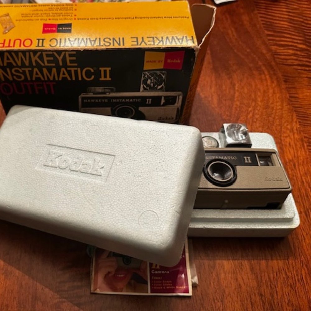 VINTAGE - Kodak Hawkeye Instamatic (in Original Box) - FREE SHIPPING
